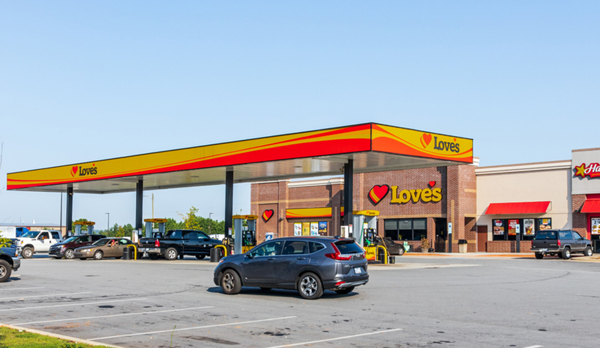 Wide view of Love's convenience store and large forecourt.